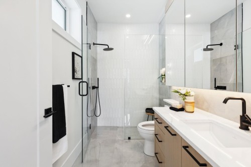 1-2244 11Th Avenue E, Vancouver, BC 
