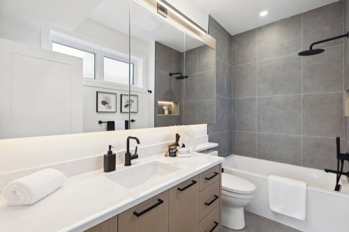 1-2244 11Th Avenue E, Vancouver, BC 