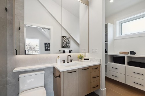 1-2244 11Th Avenue E, Vancouver, BC 