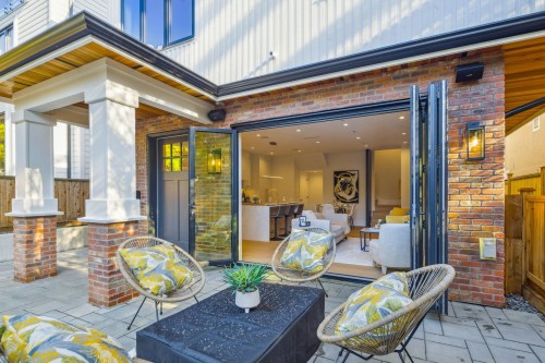 1-2244 11Th Avenue E, Vancouver, BC 