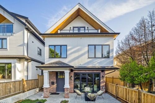 1-2244 11Th Avenue E, Vancouver, BC 