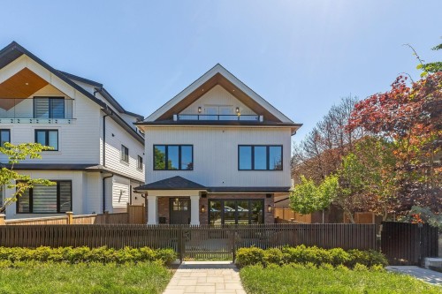 1-2244 11Th Avenue E, Vancouver, BC 