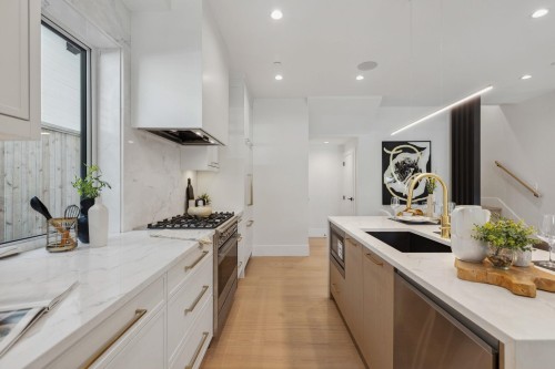 1-2244 11Th Avenue E, Vancouver, BC 