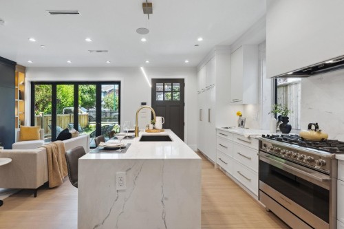 1-2244 11Th Avenue E, Vancouver, BC 