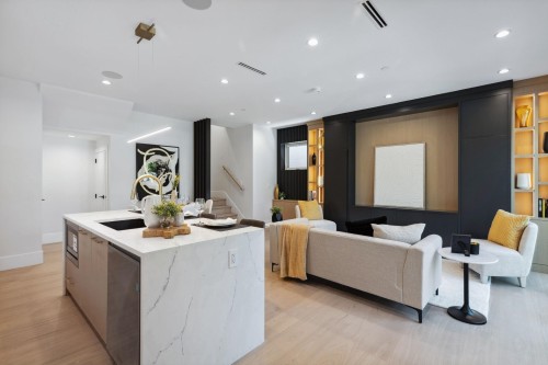 1-2244 11Th Avenue E, Vancouver, BC 