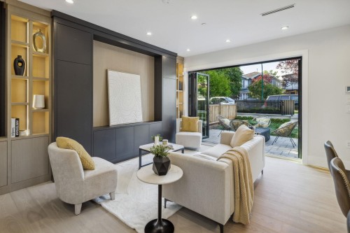 1-2244 11Th Avenue E, Vancouver, BC 