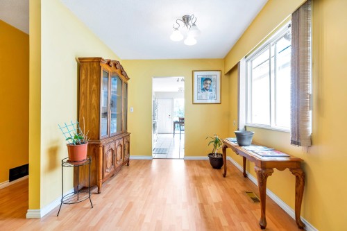 1555 Burrill Avenue, North Vancouver, BC 