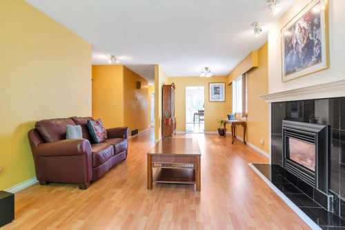 1555 Burrill Avenue, North Vancouver, BC 