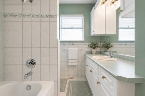 1555 Burrill Avenue, North Vancouver, BC 