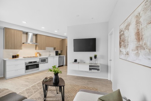 215-6283 Kingsway Avenue  Burnaby, BC V5J 0H3
