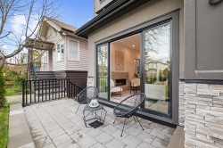 2238 5th Avenue E Vancouver, BC V5N 1M8