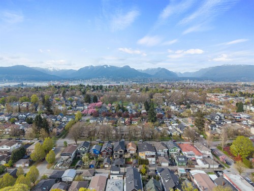2238 5Th Avenue E, Vancouver, BC 