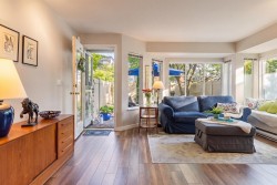 101-131 20th Street W North Vancouver, BC V7M 1Y2