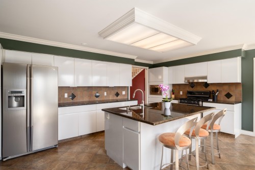 3897 Bayridge Avenue, West Vancouver, BC 