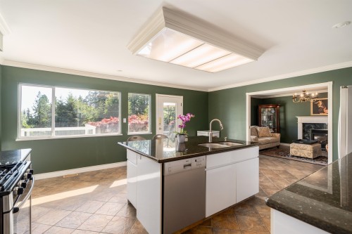 3897 Bayridge Avenue, West Vancouver, BC 