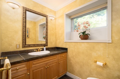 3897 Bayridge Avenue, West Vancouver, BC 