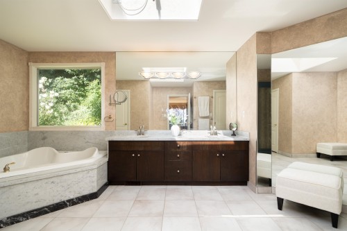 3897 Bayridge Avenue, West Vancouver, BC 
