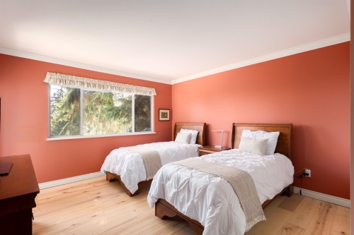 3897 Bayridge Avenue, West Vancouver, BC 