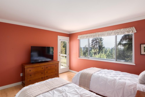 3897 Bayridge Avenue, West Vancouver, BC 