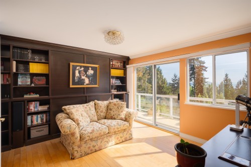 3897 Bayridge Avenue, West Vancouver, BC 
