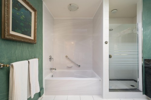 3897 Bayridge Avenue, West Vancouver, BC 