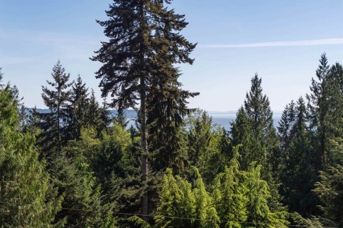 3897 Bayridge Avenue, West Vancouver, BC 