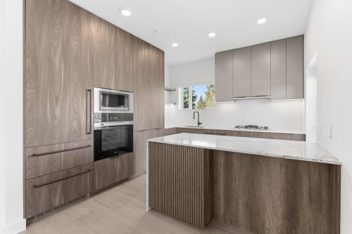 302-3590 39Th Avenue W, Vancouver, BC 