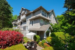 1-7179 18th Avenue Burnaby, BC V3N 1H2