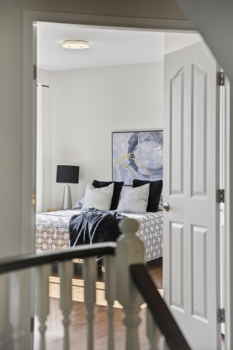 98 Linden Court, Port Moody, BC - Indoor Photo Showing Bedroom