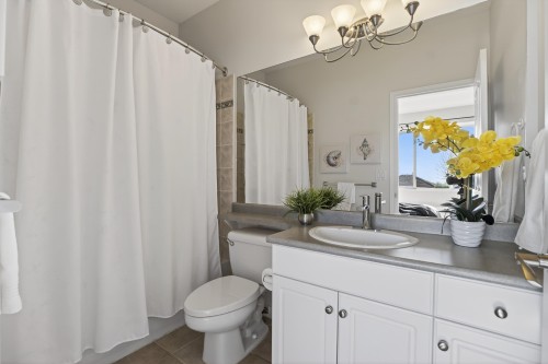 98 Linden Court, Port Moody, BC - Indoor Photo Showing Bathroom