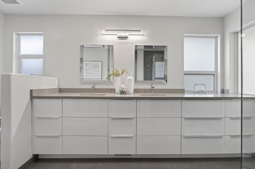 98 Linden Court, Port Moody, BC - Indoor Photo Showing Bathroom