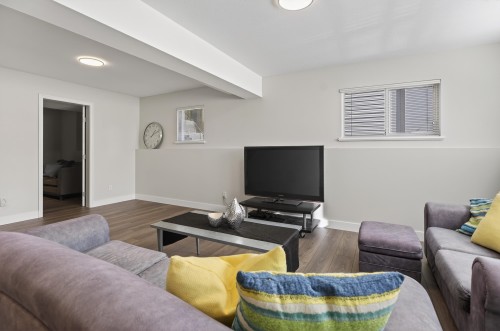 98 Linden Court, Port Moody, BC - Indoor Photo Showing Living Room