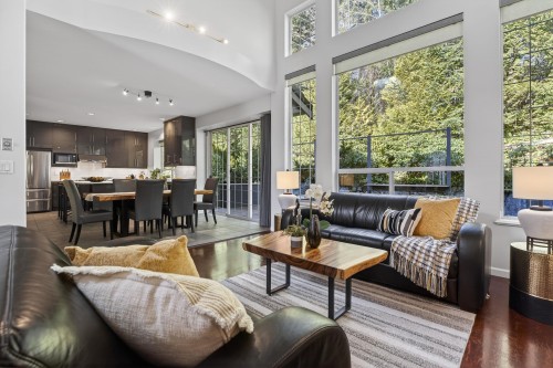 98 Linden Court, Port Moody, BC - Indoor Photo Showing Living Room