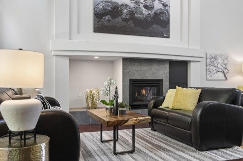 98 Linden Court, Port Moody, BC - Indoor Photo Showing Living Room With Fireplace