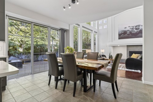 98 Linden Court, Port Moody, BC - Indoor Photo Showing Dining Room
