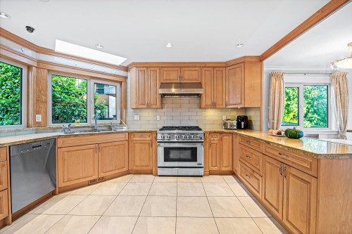 1361 Mathers Avenue, West Vancouver, BC 