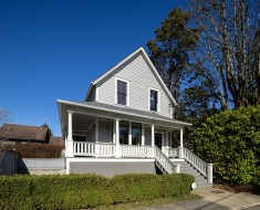 109 Oakland Street New Westminster, BC V3L 1P5