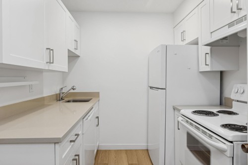 879 Westview Crescent, North Vancouver, BC 