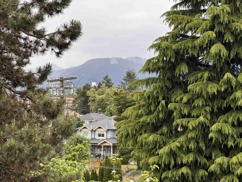 420-422 3Rd Street E, North Vancouver, BC 