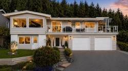 668 Alpine Court  North Vancouver, BC V7R 2L8
