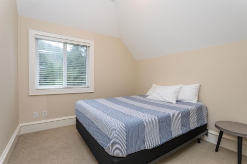 6417 Pitt Street, West Vancouver, BC 