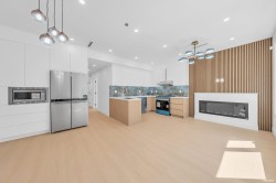 1-2893 Eton Street  Vancouver, BC V5K 1K4