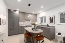 204-2329 34th Avenue E Vancouver, BC V5R 2S6