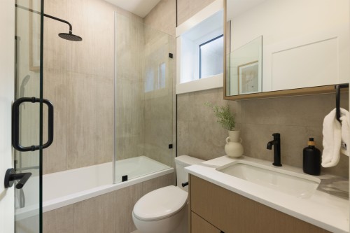2-258 19 Avenue E, Vancouver, BC 