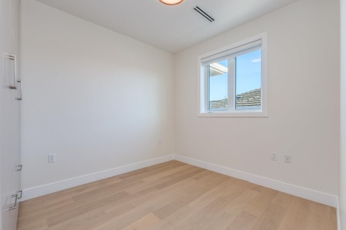 1-2943 44Th Avenue E, Vancouver, BC 