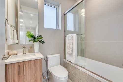 1-2943 44Th Avenue E, Vancouver, BC 