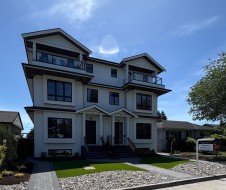 4-3786 Peter Street  Burnaby, BC V5J 1N4