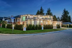 1390 Sutherland Avenue  North Vancouver, BC V7L 4B2