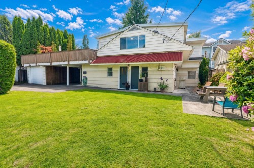 22450 Streng Avenue  Maple Ridge, BC V2X 4M5