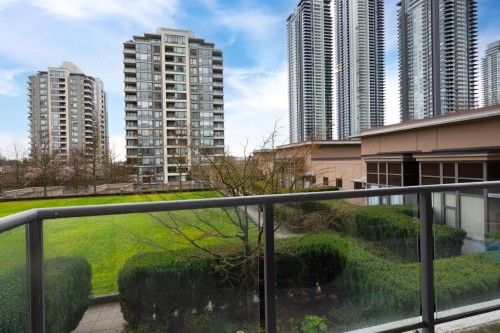 401-4250 Dawson Street, Burnaby, BC - Outdoor With Facade